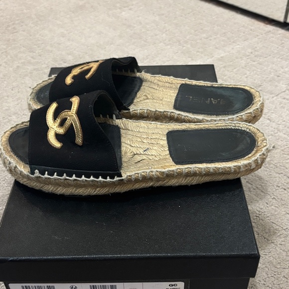 CHANEL Black and Gold Espadrille Sandals - Picture 4 of 9